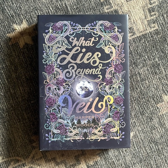 What Lies Beyond the Veil (Bookish Box Special Edition) Harper L Woods, Signed - Picture 1 of 8